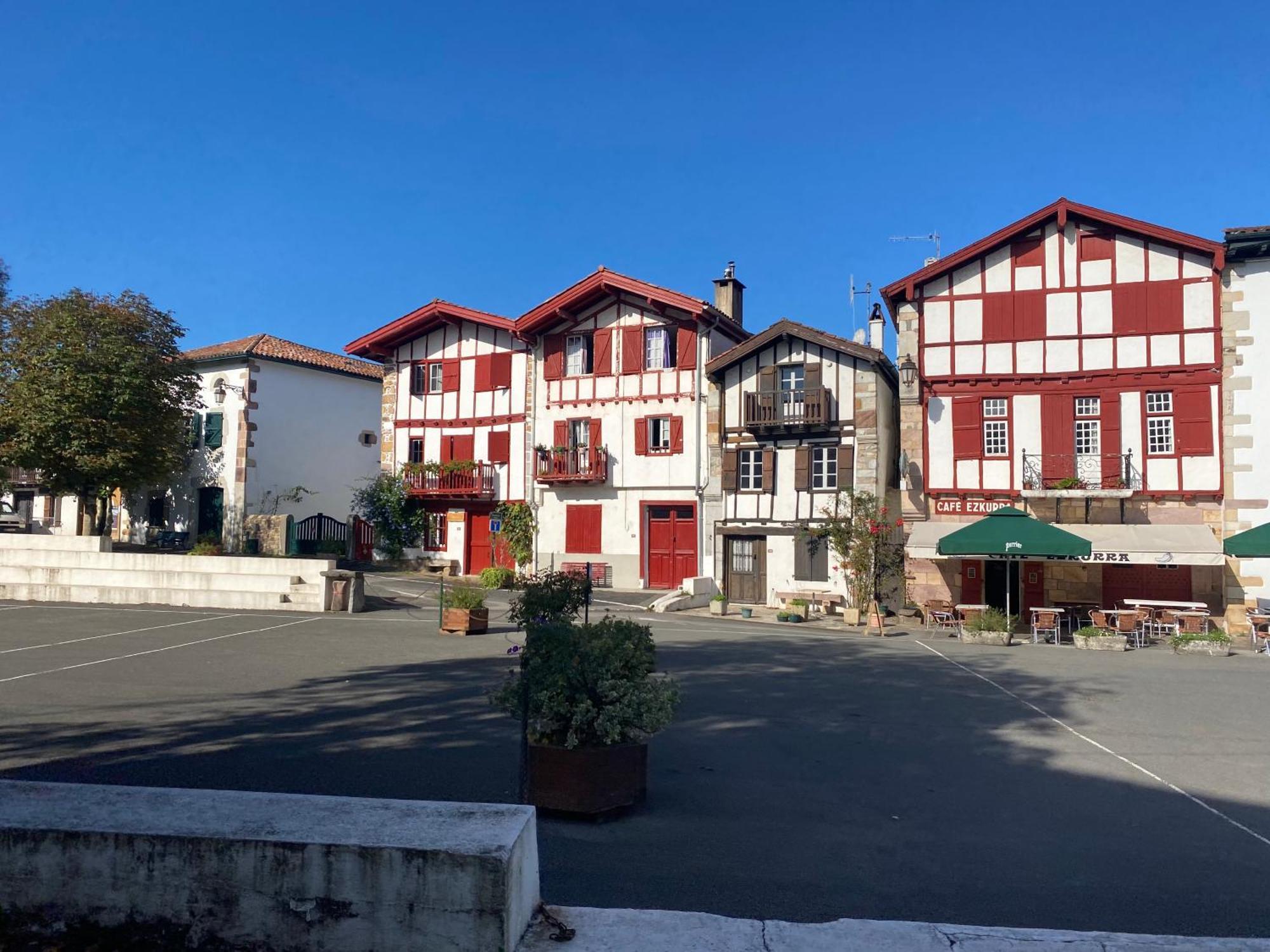 Ama Lur Hotel Hasparren Bagian luar foto